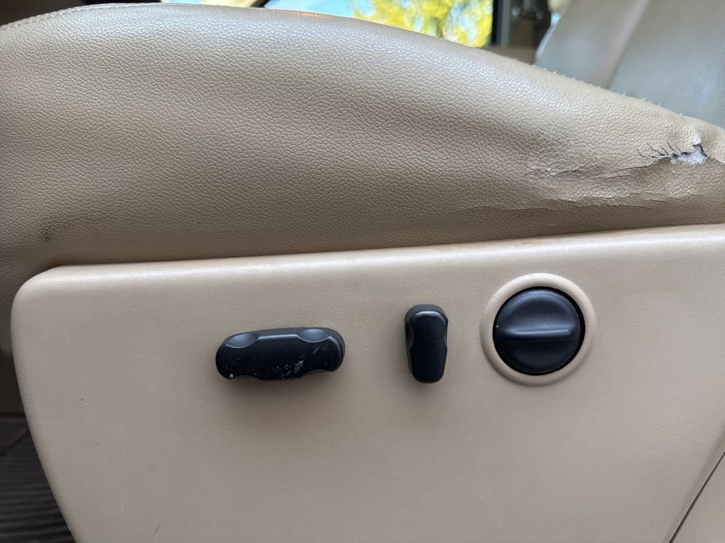 Used 2013 GMC Sierra 1500 SLT w/ SLT Convenience Package AWD/4WD image 10