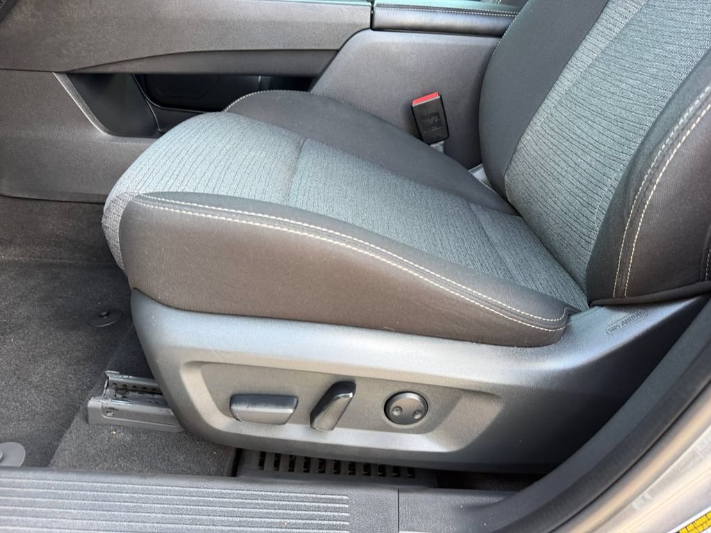 Used 2023 Nissan Rogue SV FWD image 11