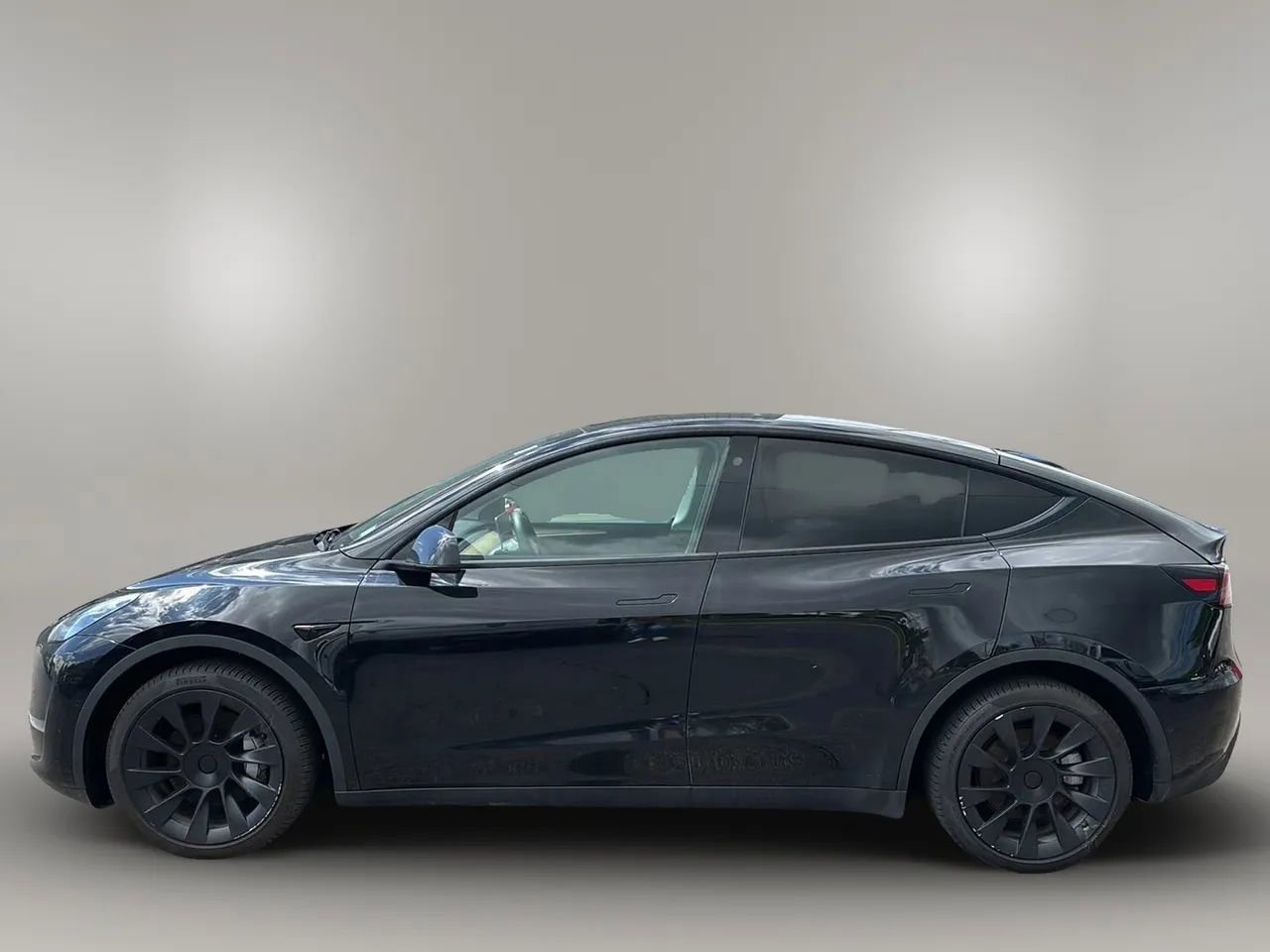 Used 2022 Tesla Model Y Long Range AWD/4WD image 2