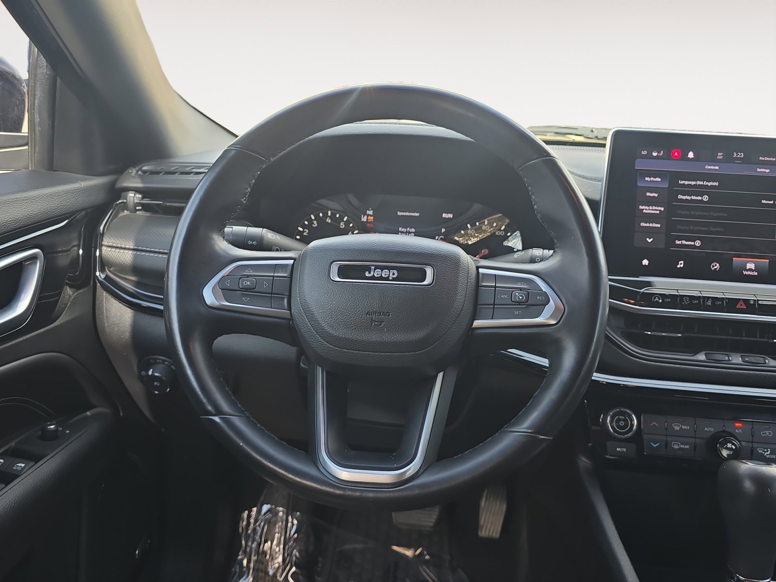 Used 2022 Jeep Compass Altitude w/ Sun and Sound Group image 13