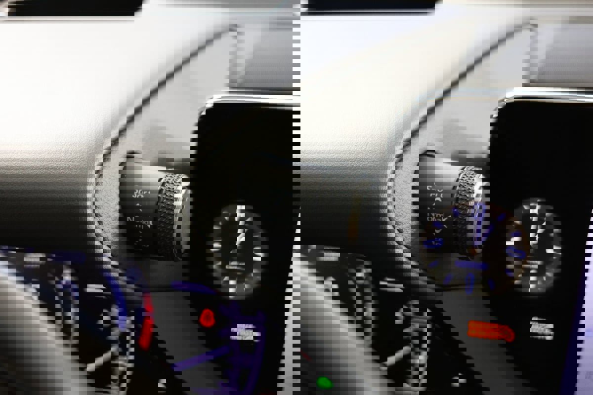 Used 2024 Lexus ES 350 Ultra Luxury w/ Accessory Package (Z2) image 31