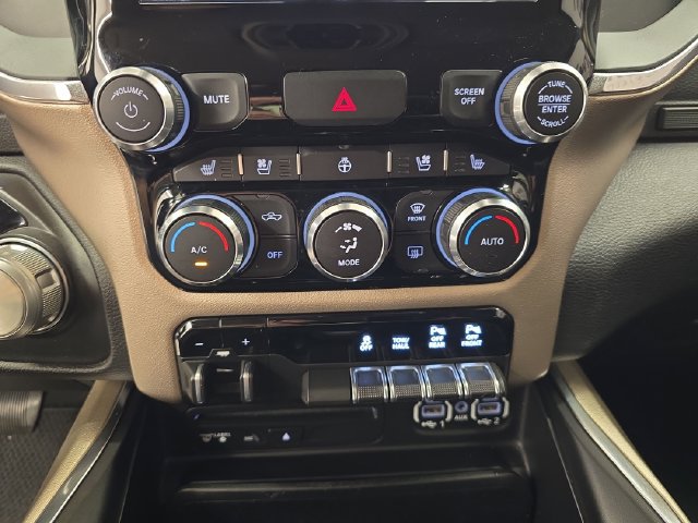 Used 2019 RAM 1500 Laramie AWD/4WD image 26