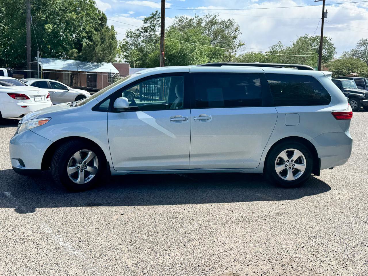 Used 2015 Toyota Sienna LE FWD image 4