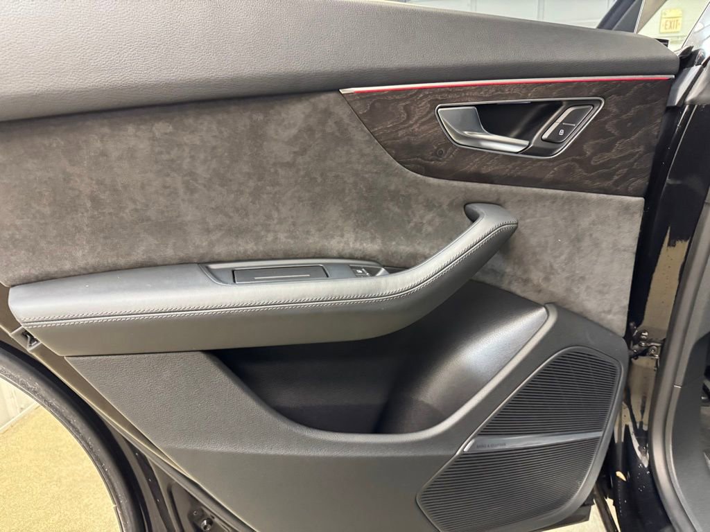 Used 2019 Audi Q8 Prestige w/ Luxury Package image 16