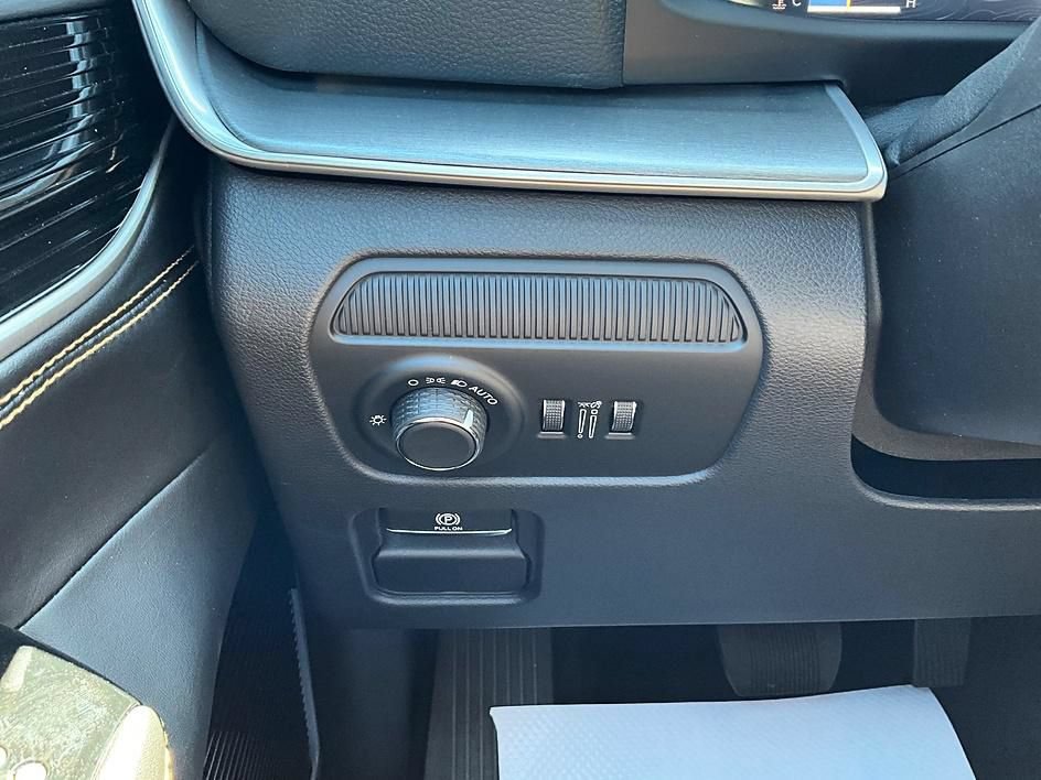 New 2026 Jeep Grand Wagoneer L 4WD image 17