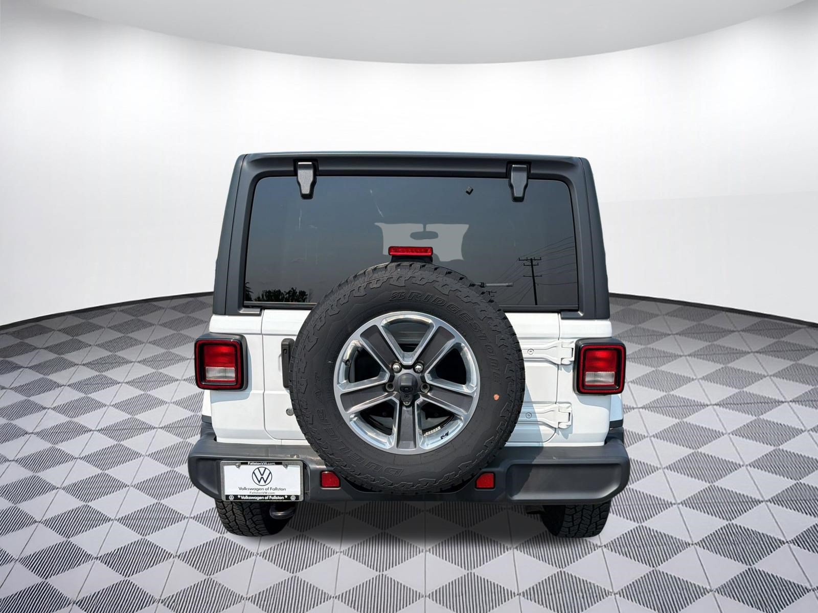 Used 2019 Jeep Wrangler Unlimited Sahara w/ Cold Weather Group AWD/4WD image 10