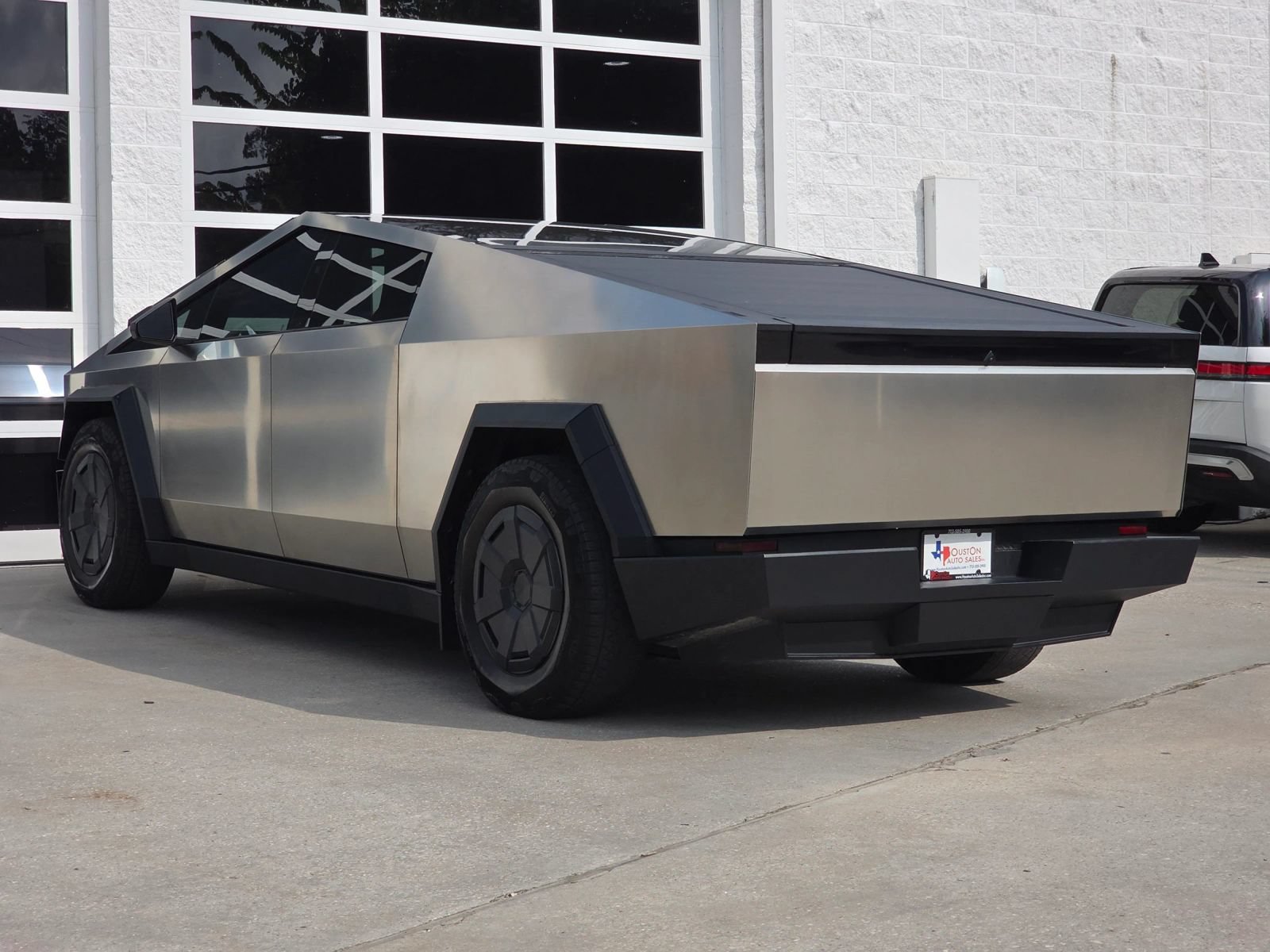 Used 2025 Tesla Cybertruck AWD Crew Cab image 7