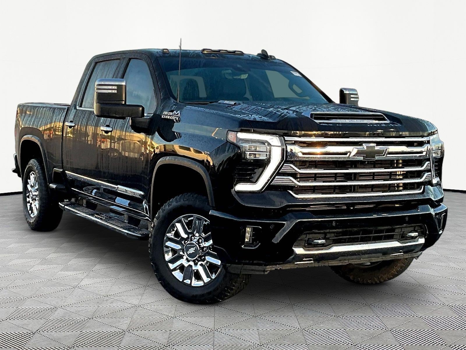 Used 2024 Chevrolet Silverado 2500 High Country w/ Technology Package AWD/4WD image 3