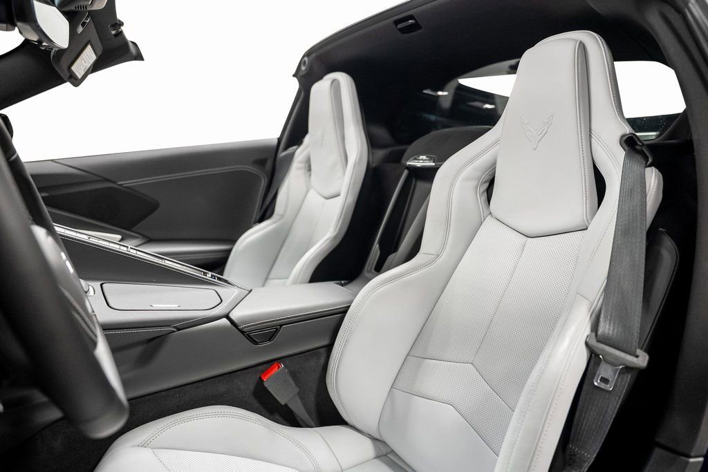 Used 2025 Chevrolet Corvette Stingray Coupe image 32