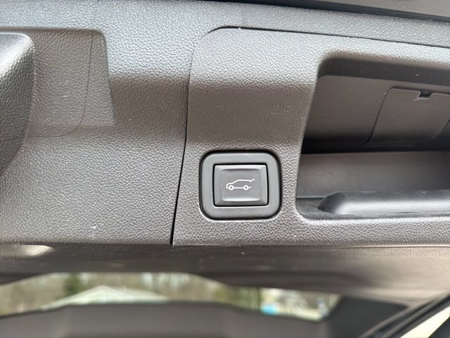 Used 2023 GMC Acadia SLT w/ Elevation Edition FWD image 18