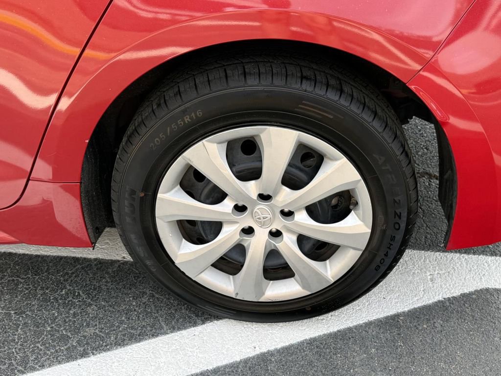 Used 2021 Toyota Corolla LE image 26