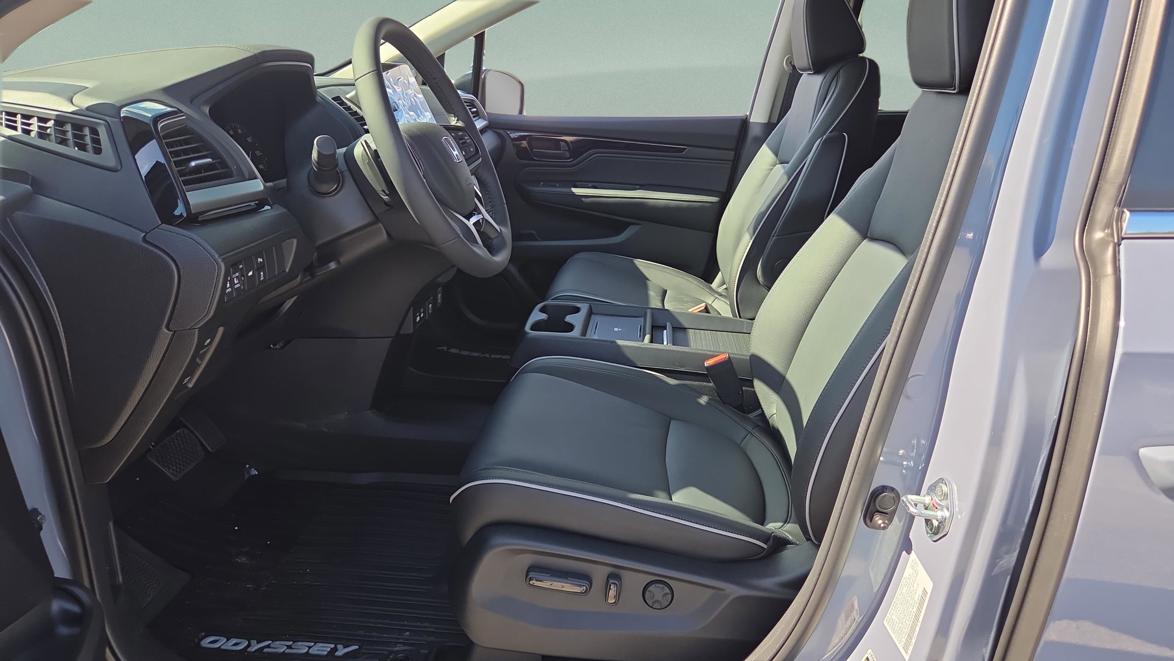 New 2026 Honda Odyssey Touring image 9