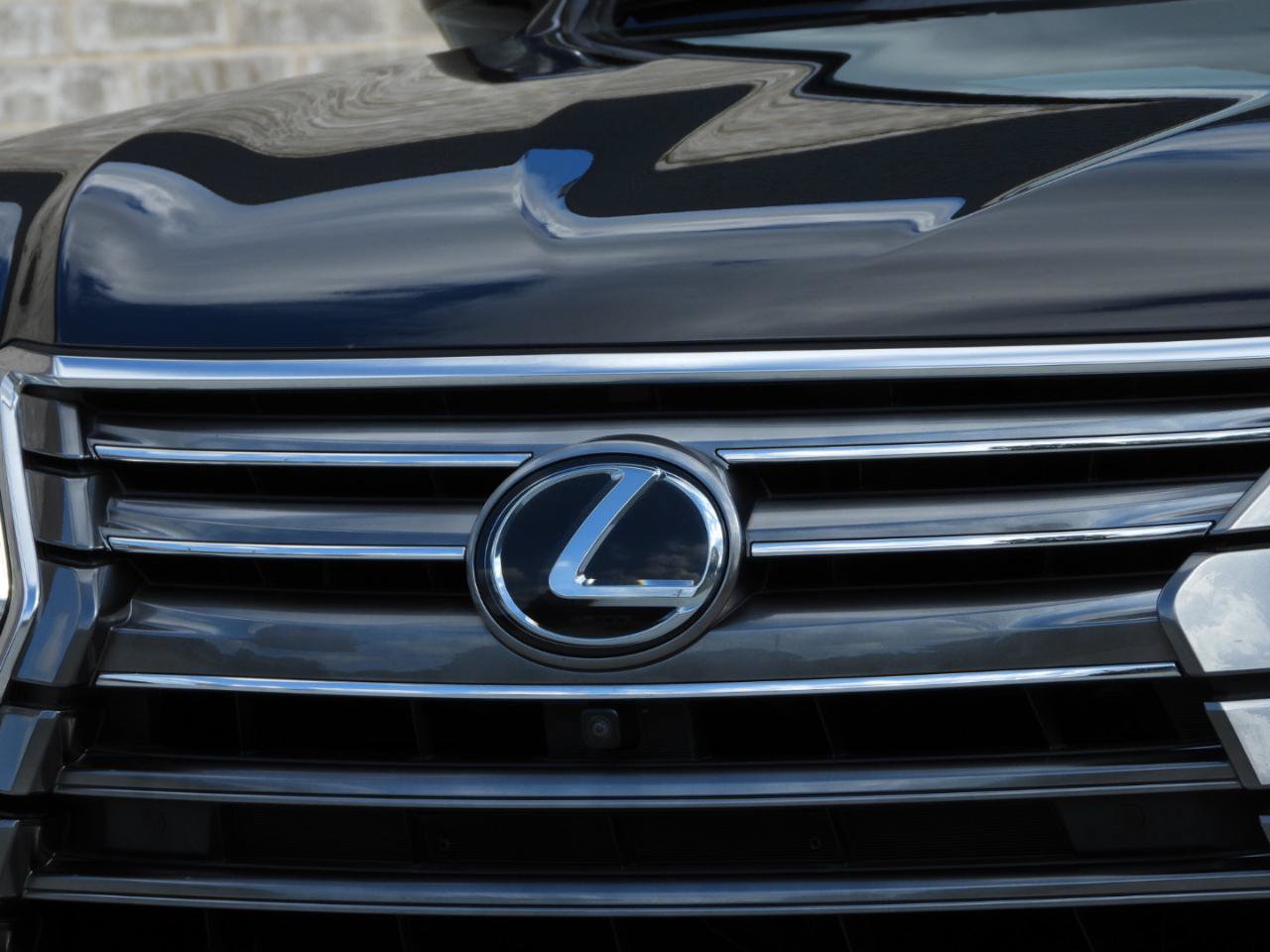 Used 2016 Lexus LX 570 4WD w/ 3rd Row & Luxury Pkg image 5