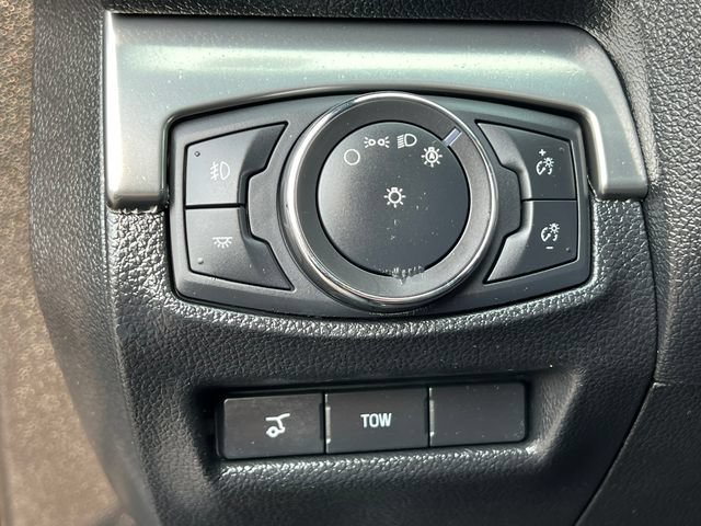 Used 2018 Ford Explorer XLT w/ Equipment Group 202A AWD/4WD image 18