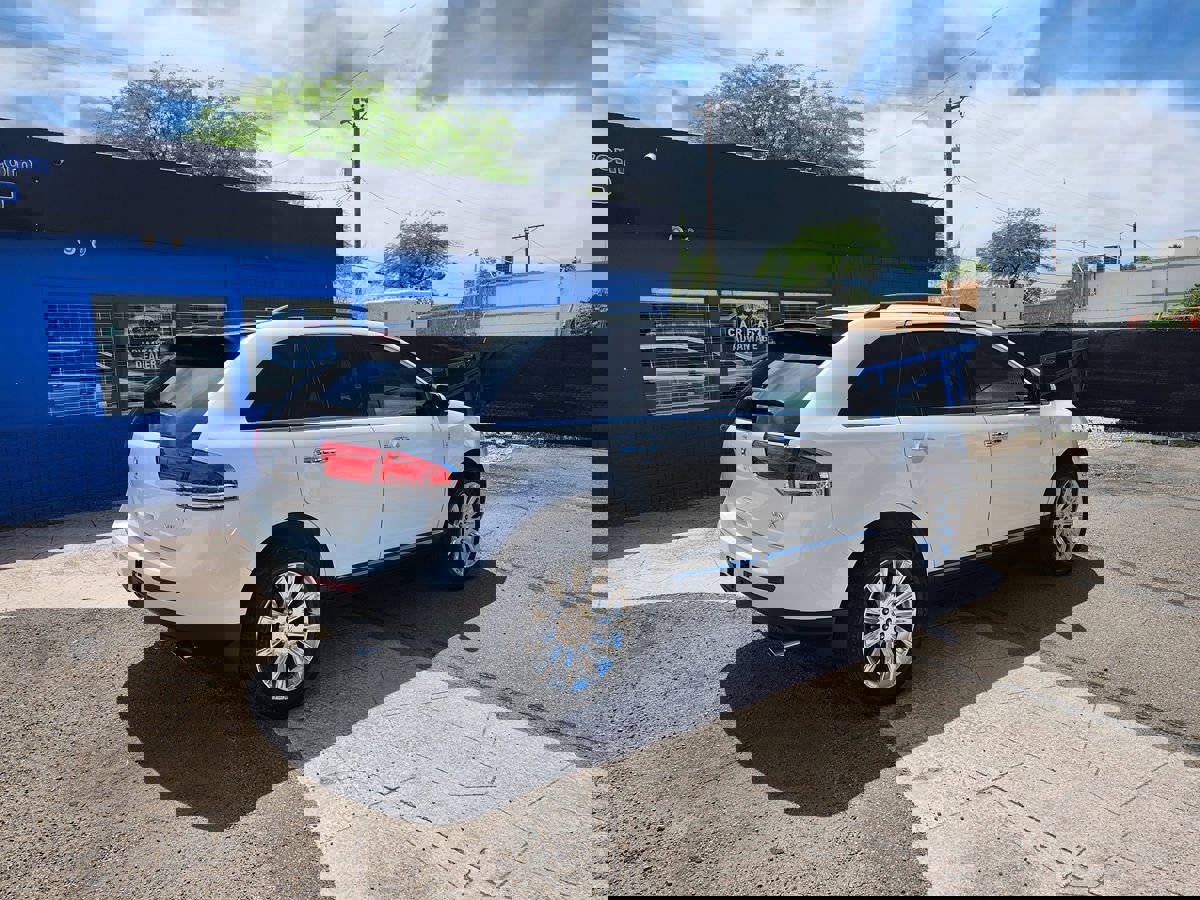 Used 2015 Lincoln MKX FWD w/ Equipment Group 101A image 10