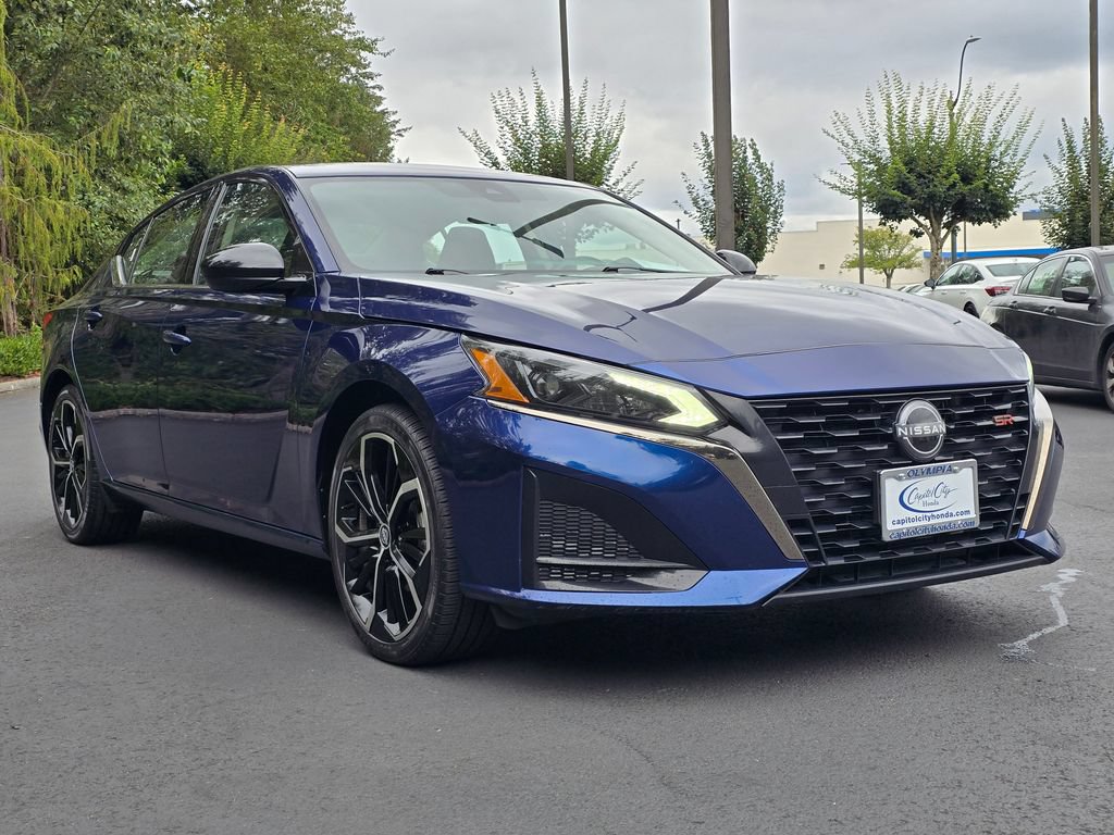 Used 2024 Nissan Altima 2.5 SR FWD image 3