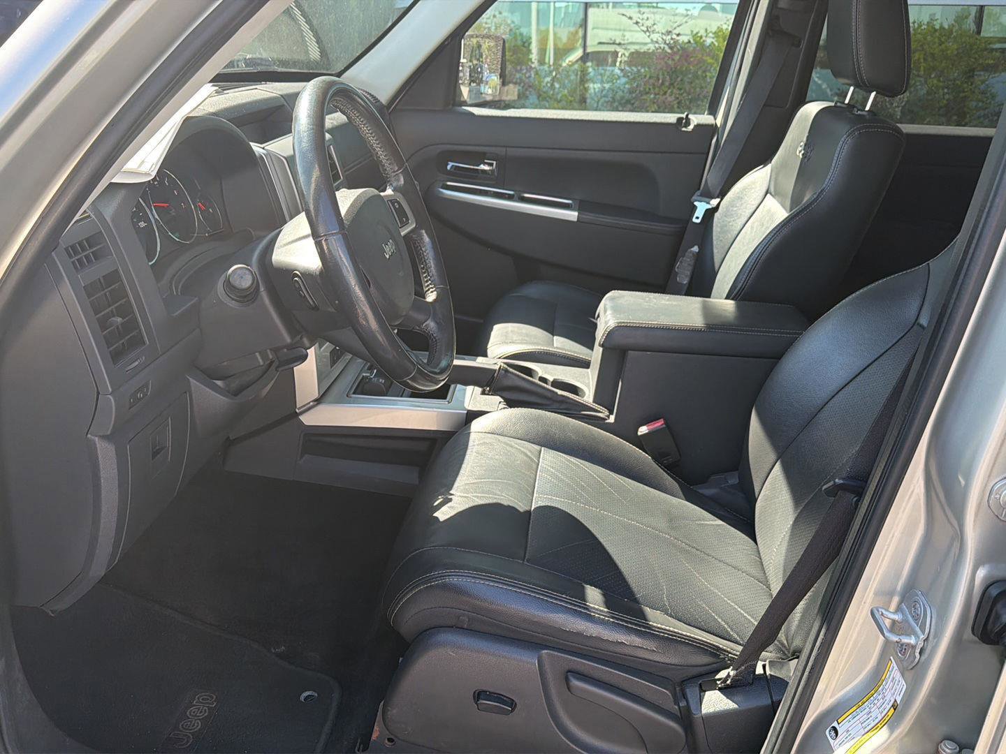 Used 2009 Jeep Liberty Limited w/ Premium Group II AWD/4WD image 10