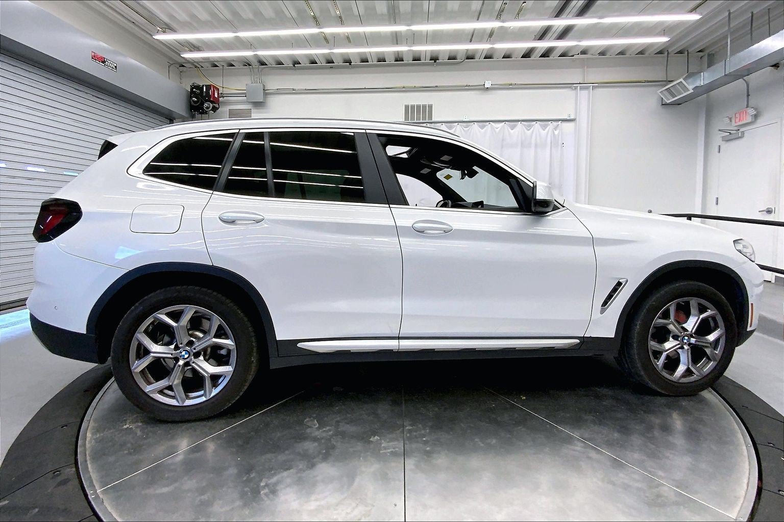 Used 2024 BMW X3 xDrive30i w/ Premium Package AWD/4WD image 8