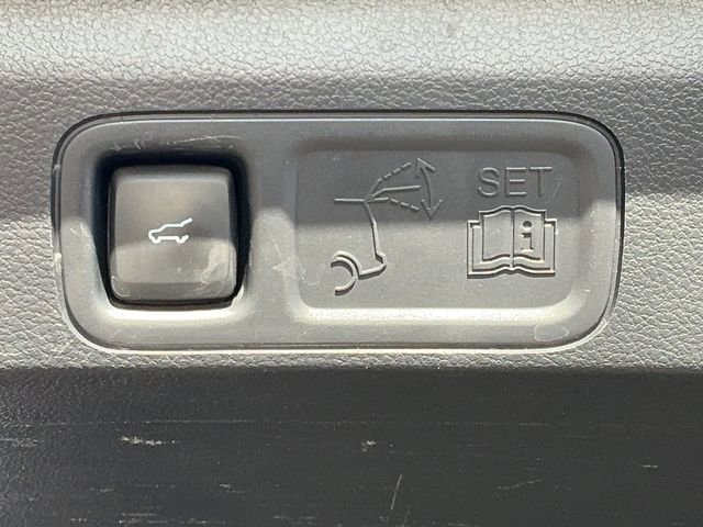 Used 2024 Ford Expedition XLT image 19