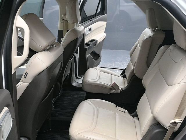 Used 2020 Ford Explorer Platinum w/ Premium Technology Package image 12