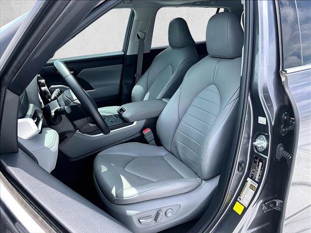 Used 2021 Toyota Highlander XLE FWD image 27