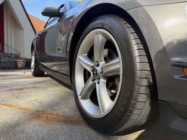 Used 2010 Ford Mustang GT image 17