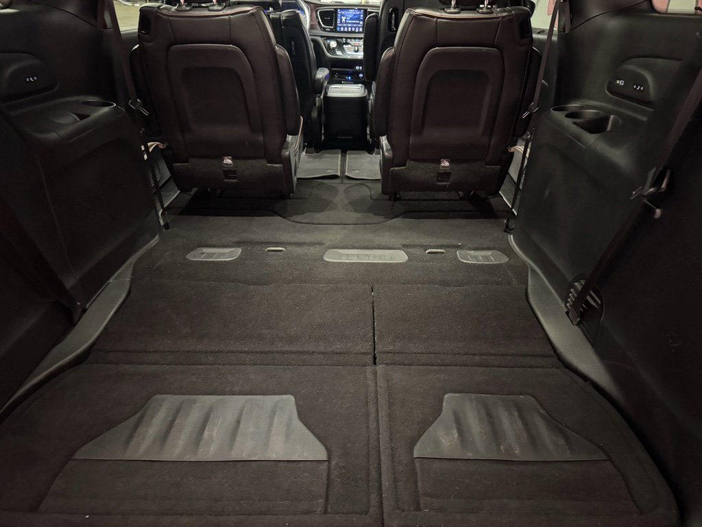 Used 2020 Chrysler Pacifica Limited image 26