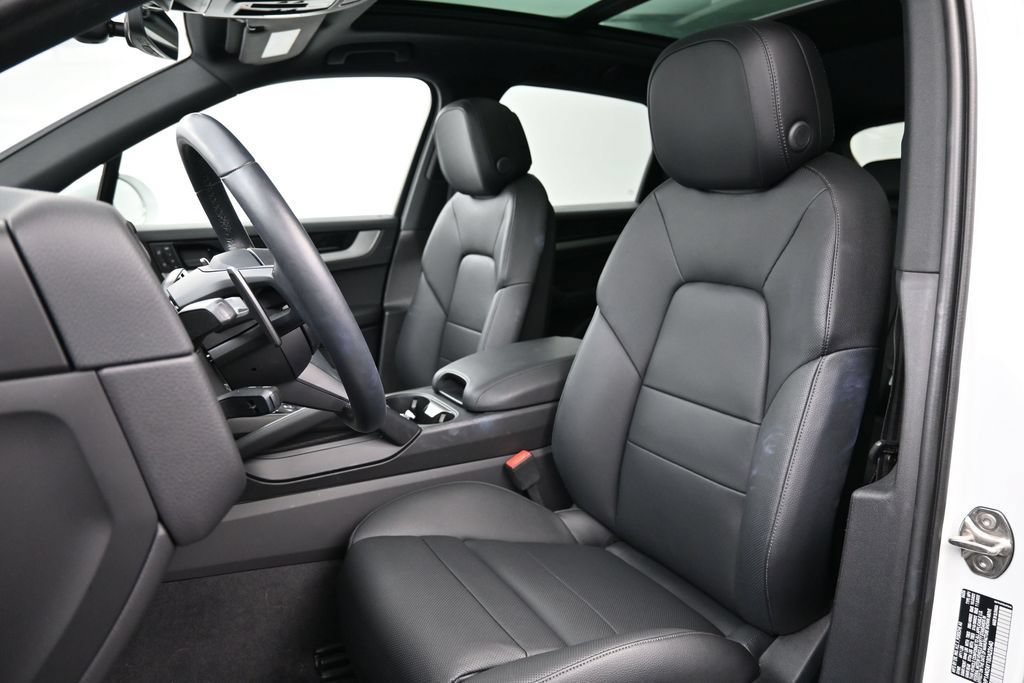 Certified 2025 Porsche Cayenne S AWD/4WD image 5