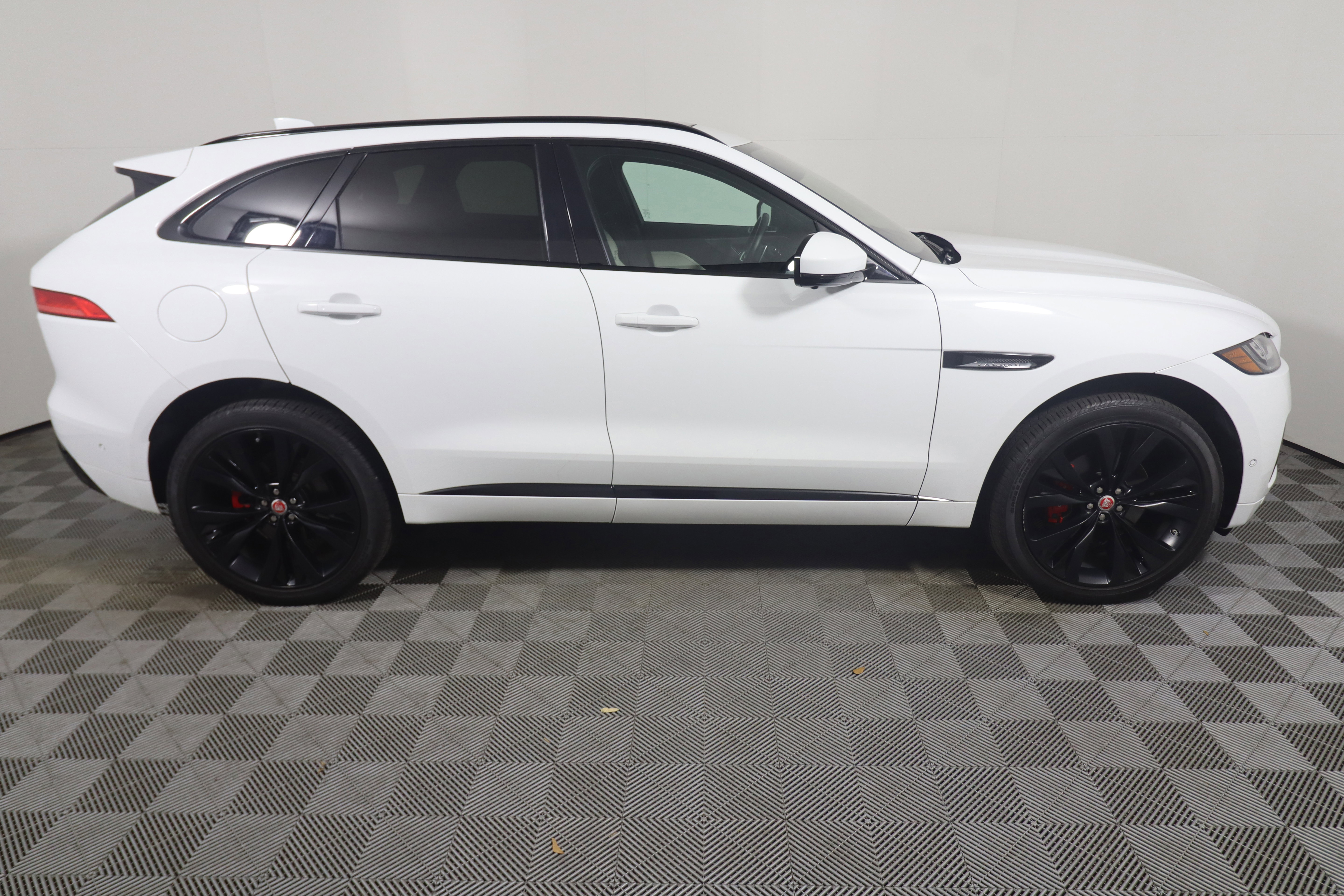 Used 2019 Jaguar F-PACE S AWD/4WD image 6