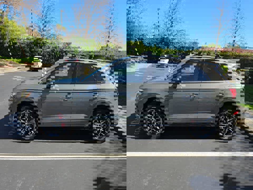 Used 2025 Audi Q5 e Premium Plus w/ Premium Plus Package image 7