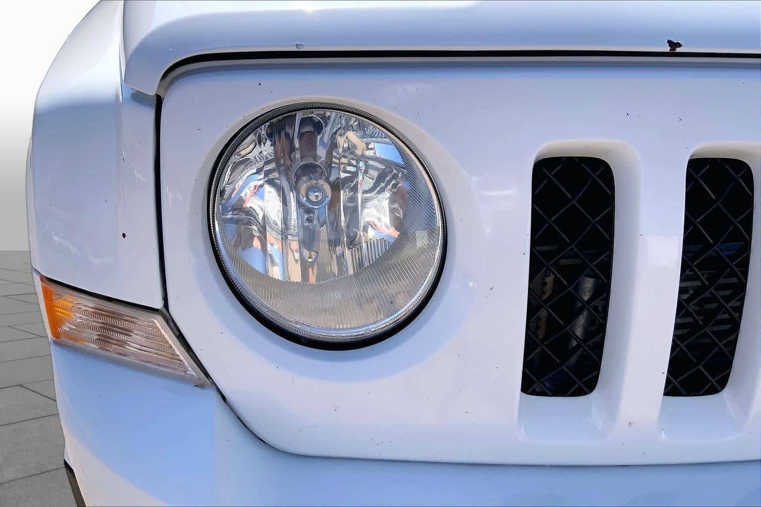 Used 2016 Jeep Patriot Sport w/ Power Value Group FWD image 28