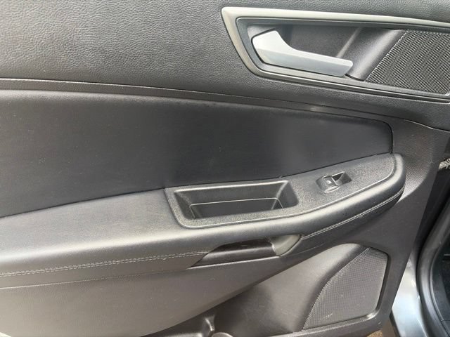 Used 2020 Ford Edge SE FWD image 29