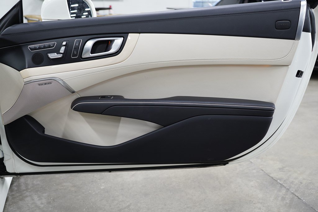Used 2016 Mercedes-Benz SL 550 w/ Driver Assistance Package image 16
