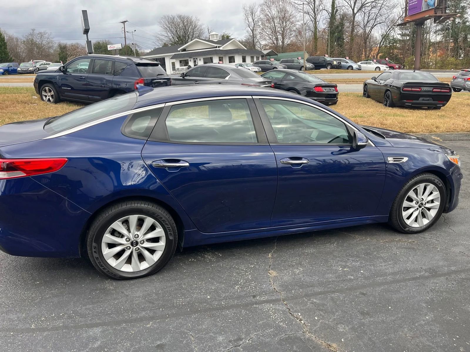 Used 2018 Kia Optima LX w/ 17" Alloy Wheels Package FWD image 6