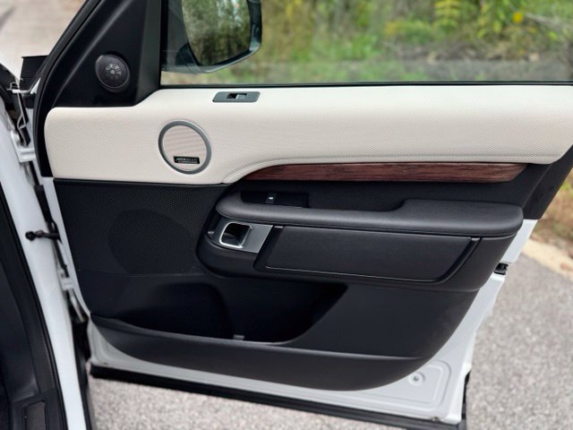 Used 2024 Land Rover Discovery Dynamic SE AWD/4WD image 18