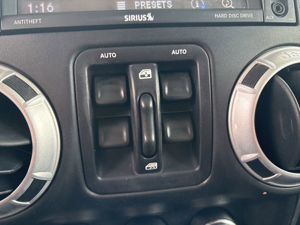 Used 2016 Jeep Wrangler Unlimited Rubicon image 26