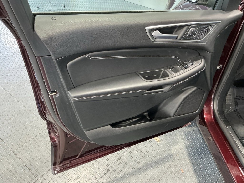 Used 2024 Ford Edge Titanium image 28