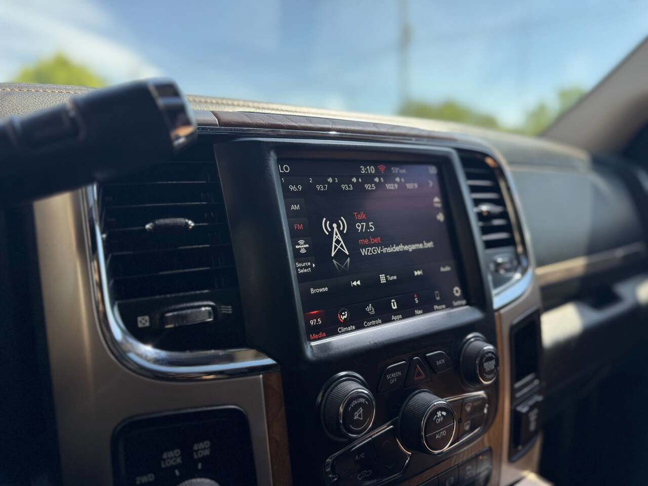 Used 2018 RAM 2500 Longhorn w/ Snow Chief Group AWD/4WD image 31