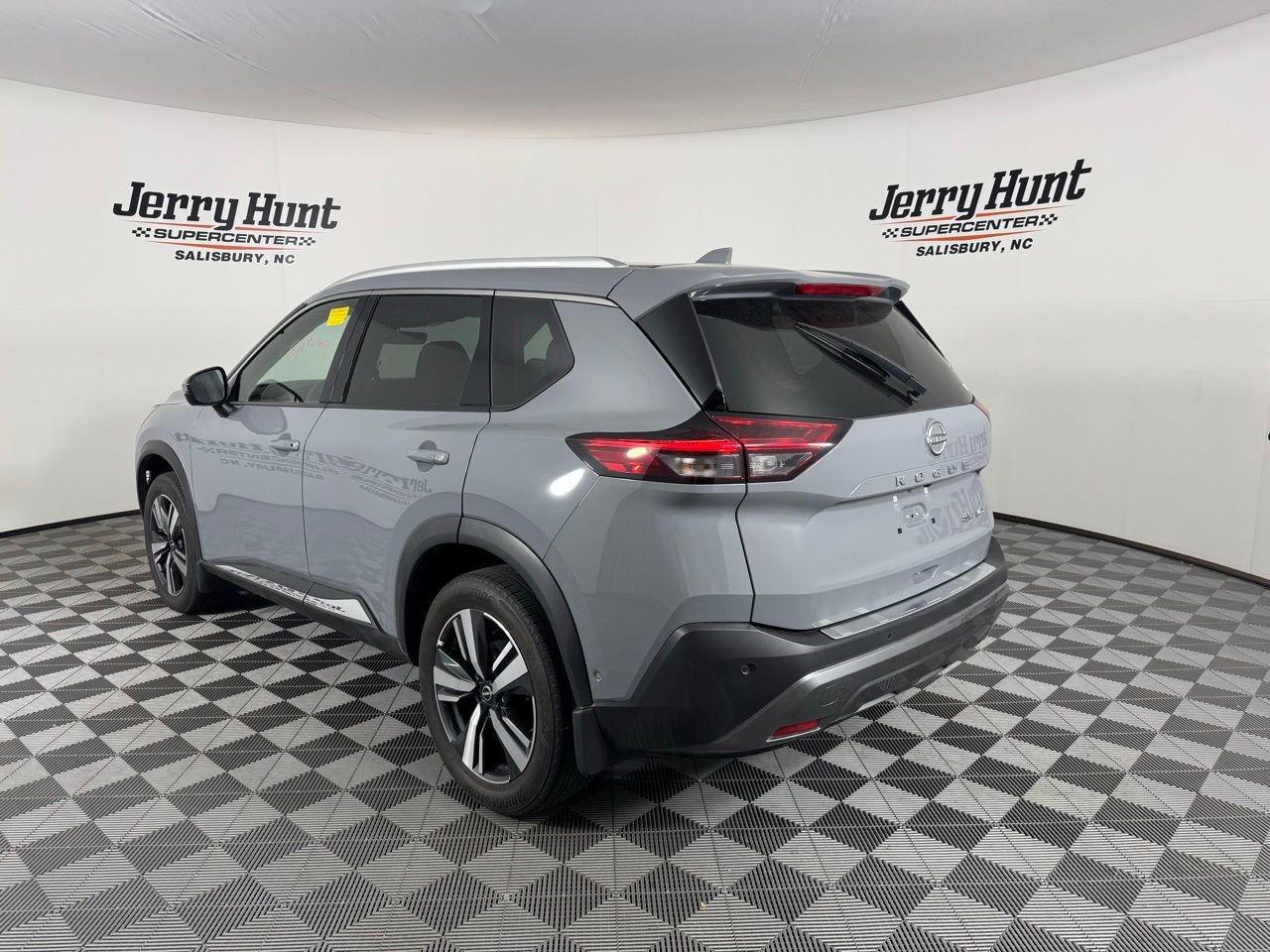 Used 2023 Nissan Rogue SL w/ SL Premium Package image 8