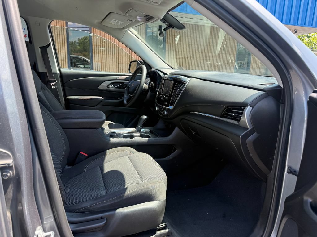 Used 2020 Chevrolet Traverse LS FWD image 15