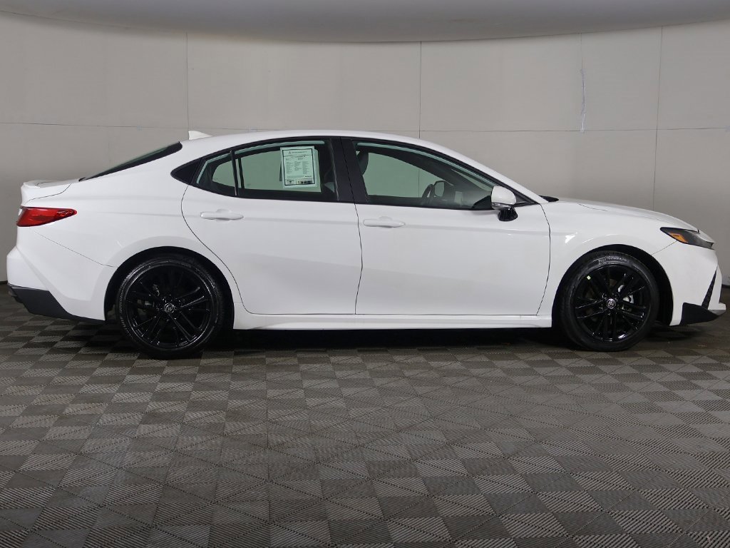 Used 2025 Toyota Camry SE image 16