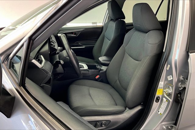 Used 2022 Toyota RAV4 XLE image 18