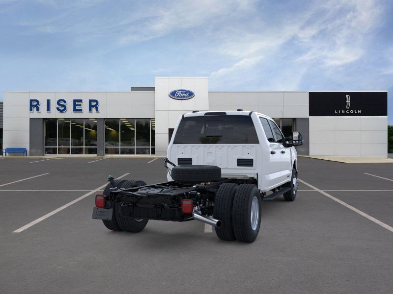 New 2026 Ford F350 4x4 Crew Cab DRW Super Duty image 8