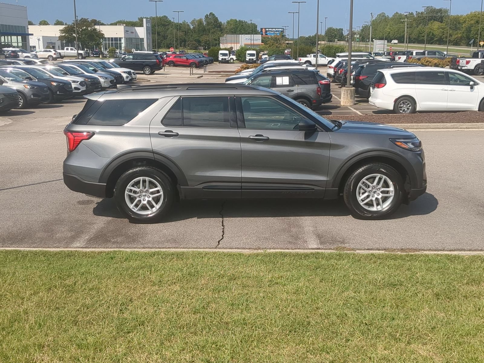 New 2026 Ford Explorer Active AWD/4WD image 2