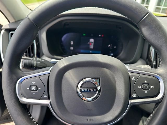 Used 2025 Volvo XC60 B5 Core AWD/4WD image 24