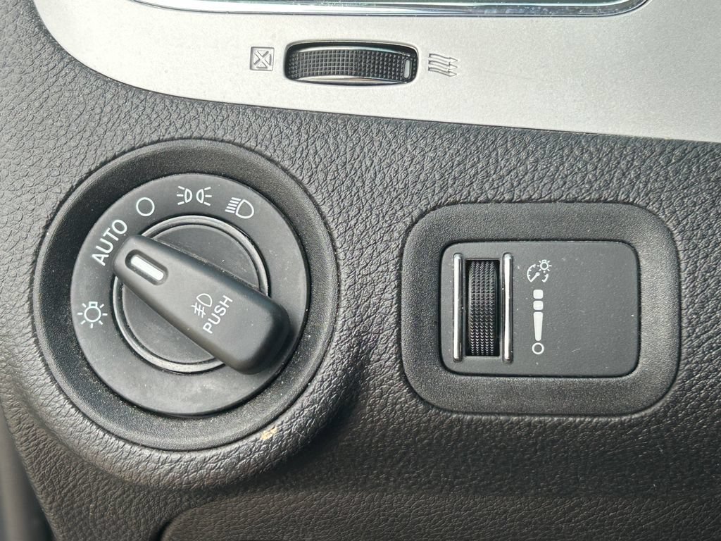 Used 2018 Dodge Journey SXT w/ Connectivity Group FWD image 23