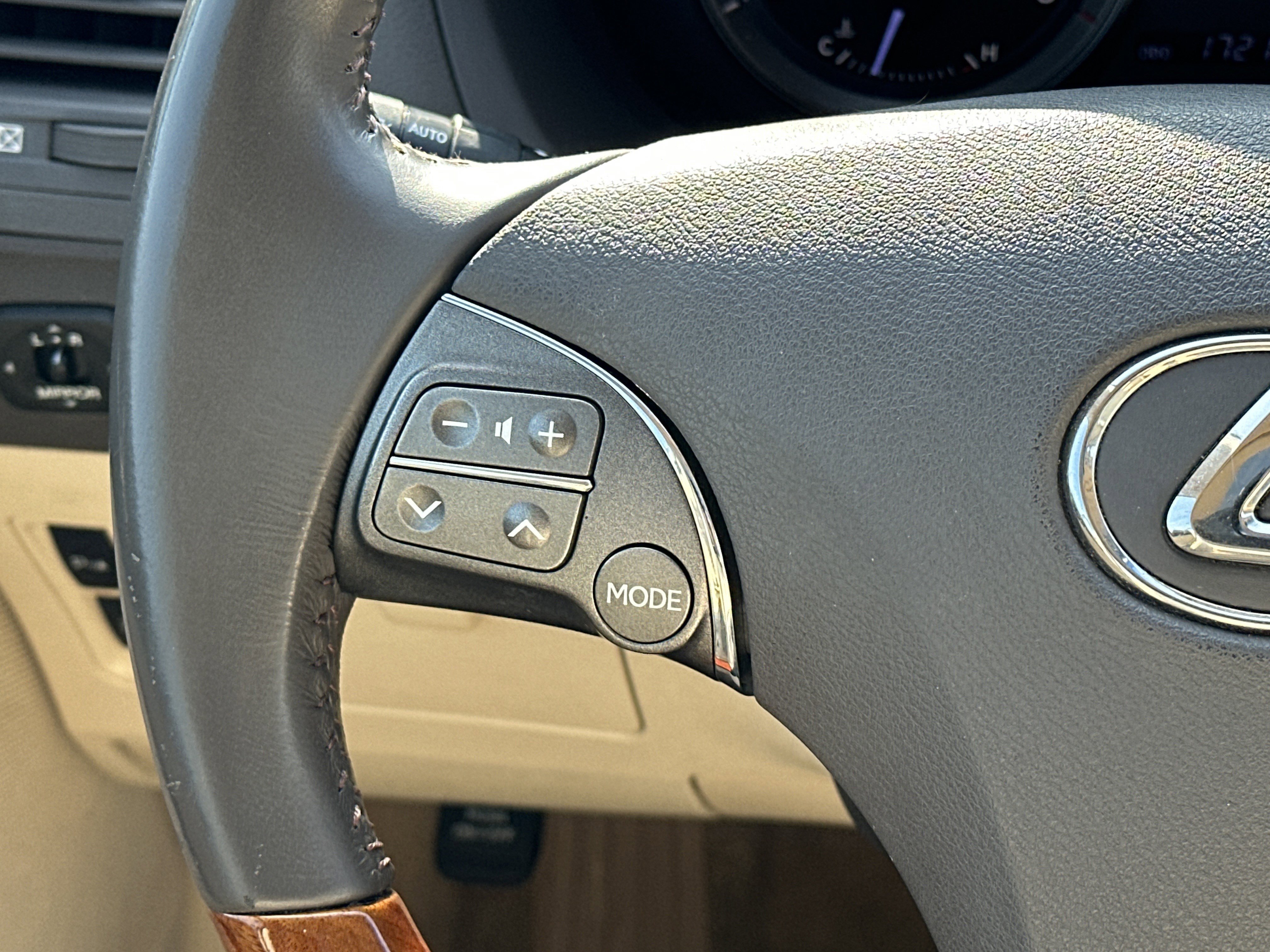 Used 2011 Lexus ES 350 image 26