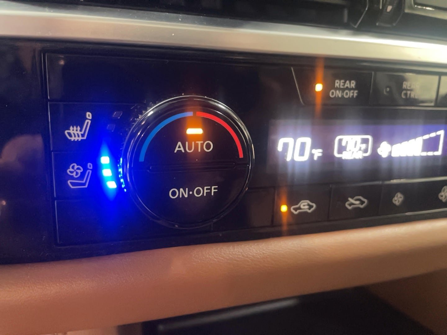 Used 2022 Nissan Pathfinder Platinum w/ Lighting Package (N93) AWD/4WD image 15