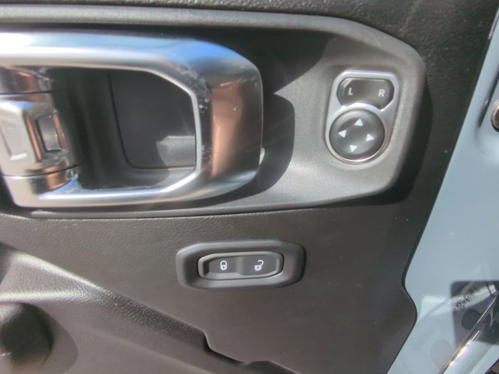 New 2025 Jeep Gladiator Willys image 14