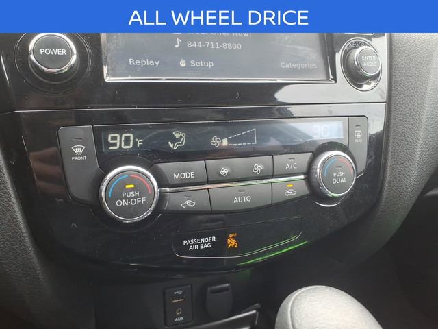 Used 2016 Nissan Rogue SV w/ SV Premium Package image 16